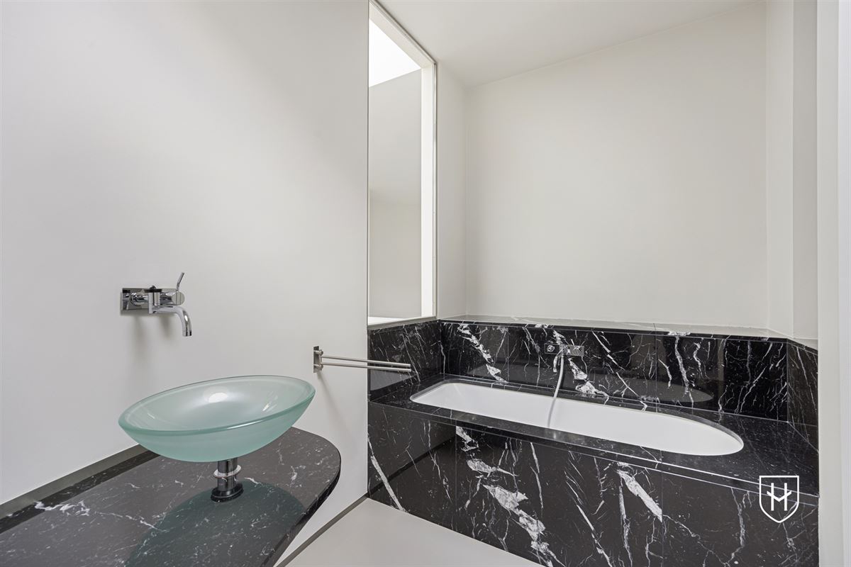 Architecturale villa met zwemvijver op riant perceel