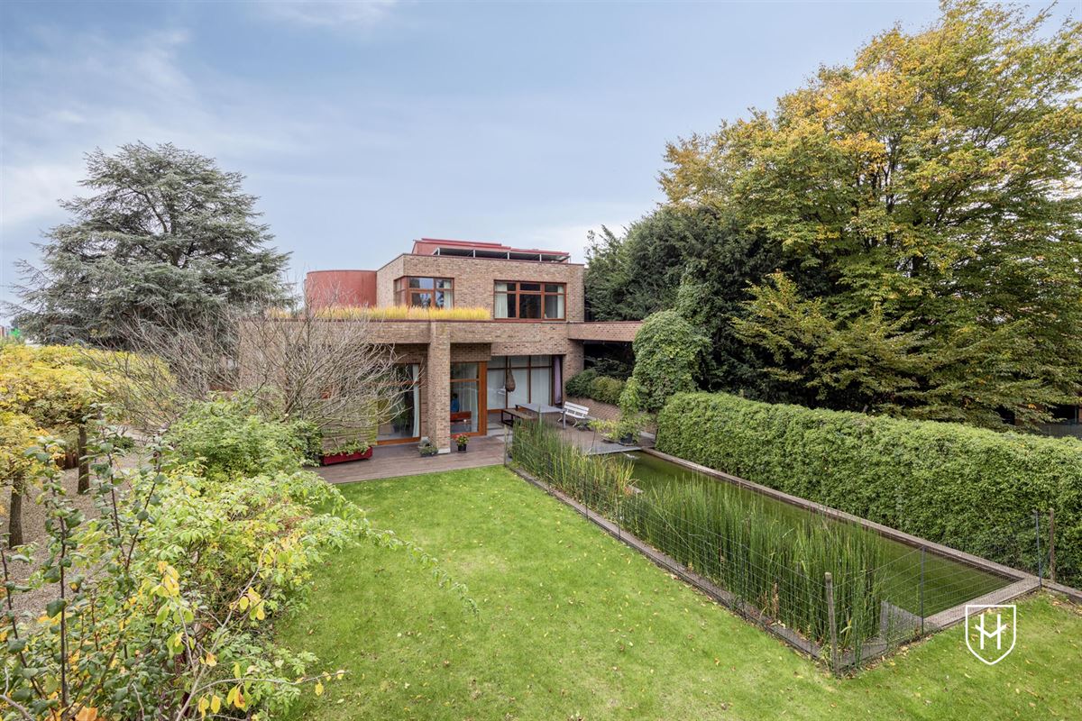 Architecturale villa met zwemvijver op riant perceel