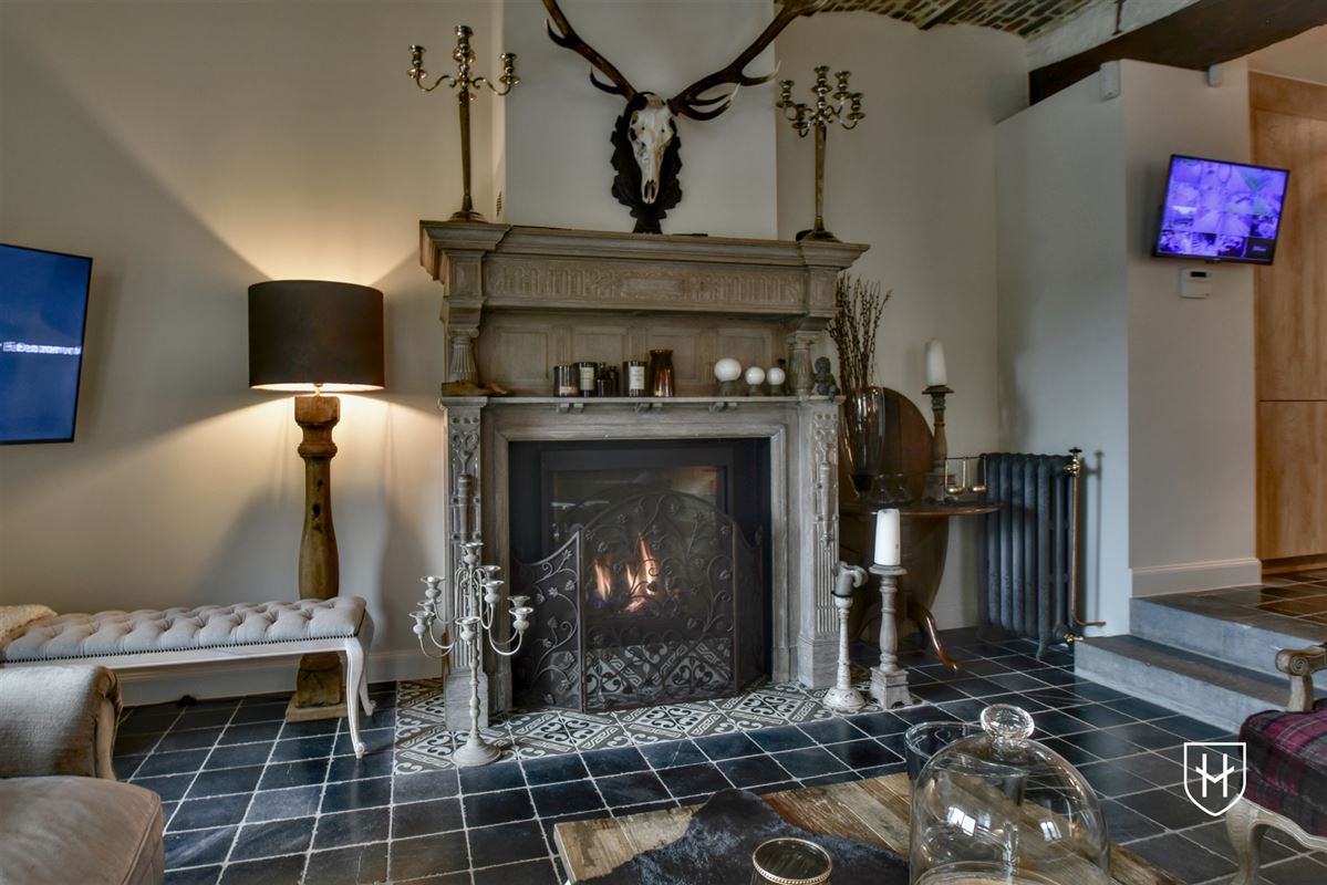 Luxueuze hoeve met schitterende binnenplaats en zwemvijver