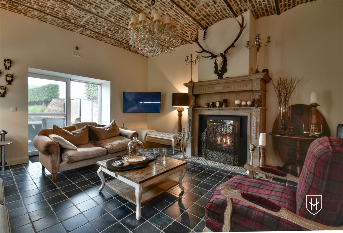 Luxueuze hoeve met schitterende binnenplaats en zwemvijver