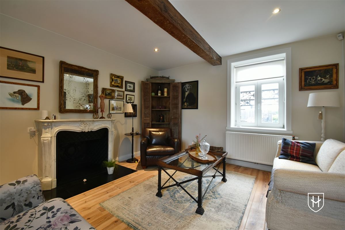 Luxueuze hoeve met schitterende binnenplaats en zwemvijver