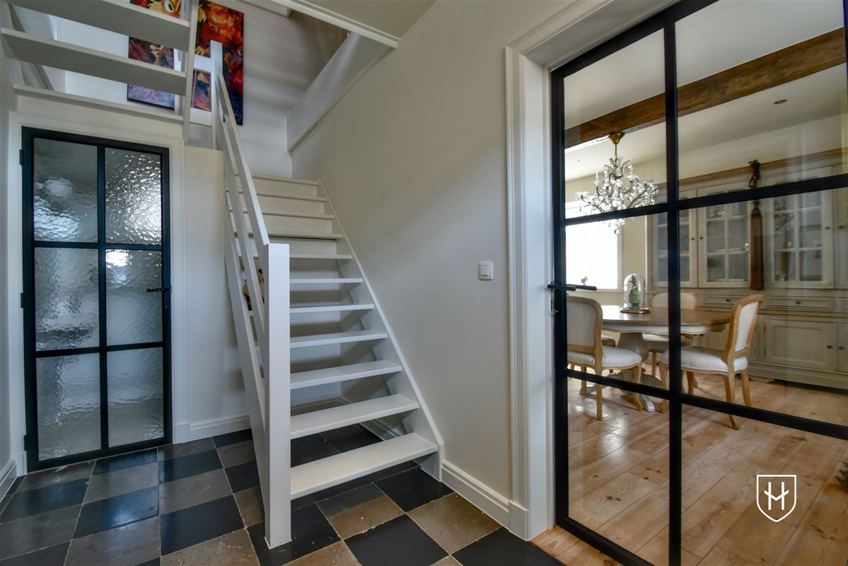 Luxueuze hoeve met schitterende binnenplaats en zwemvijver