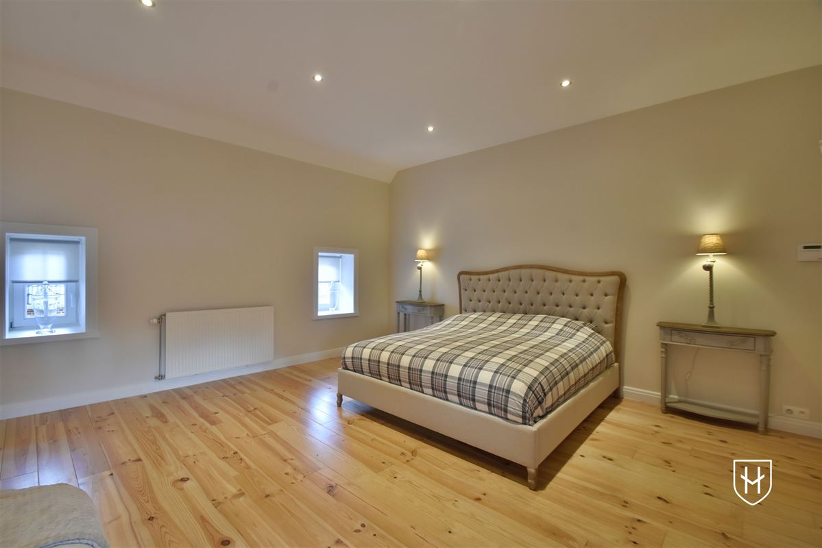 Luxueuze hoeve met schitterende binnenplaats en zwemvijver