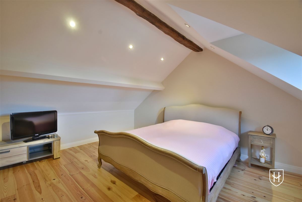 Luxueuze hoeve met schitterende binnenplaats en zwemvijver