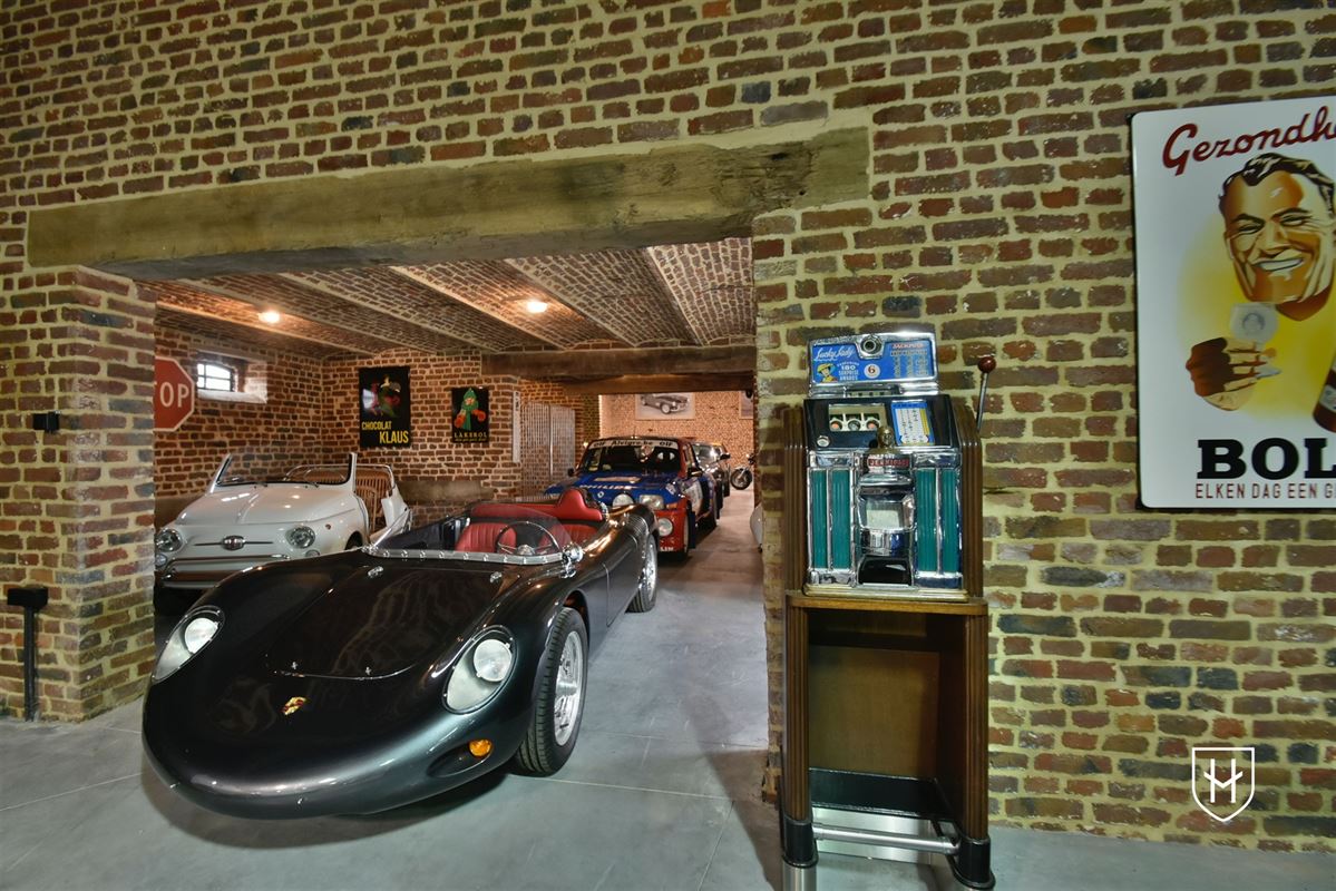 Luxueuze hoeve met schitterende binnenplaats en zwemvijver