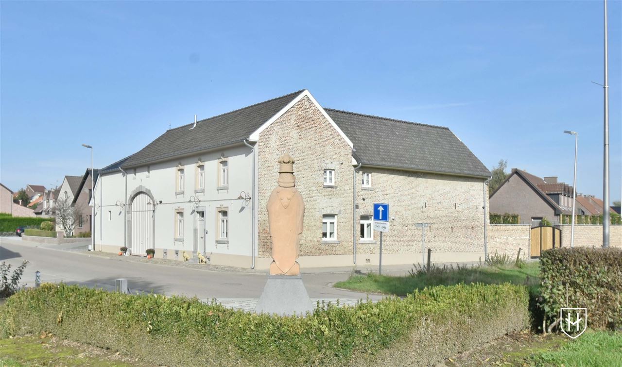 Luxueuze hoeve met schitterende binnenplaats, riante bijgebouwen en zwemvijver op een idyllische, natuurrijke locatie te Tongeren
