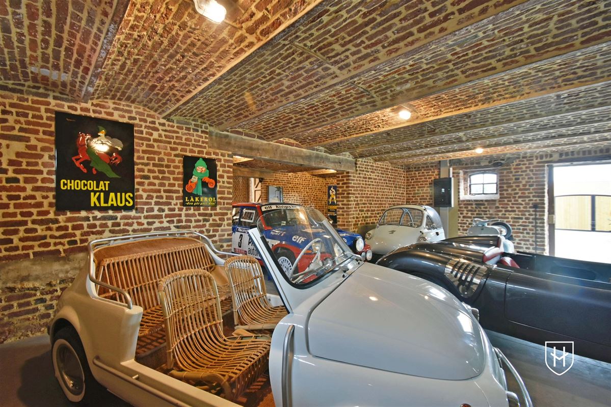 Luxueuze hoeve met schitterende binnenplaats en zwemvijver