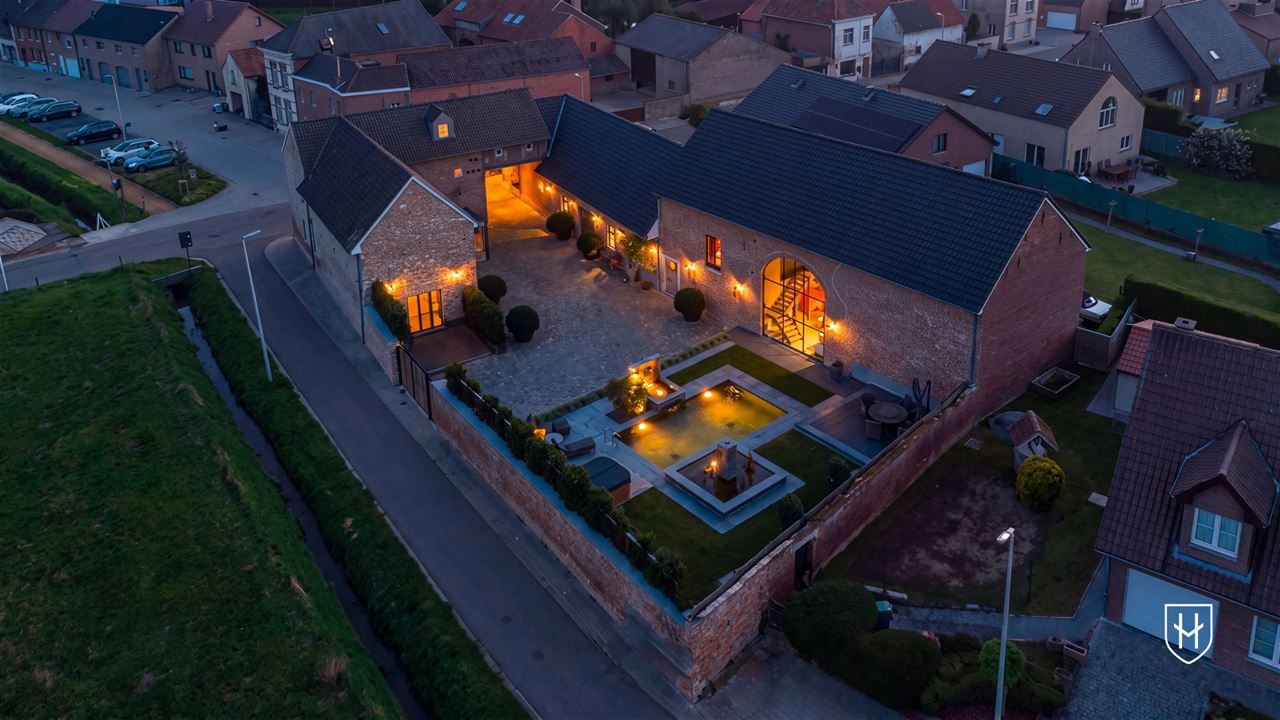 Luxueuze hoeve met schitterende binnenplaats, riante bijgebouwen en zwemvijver op een idyllische, natuurrijke locatie te Tongeren