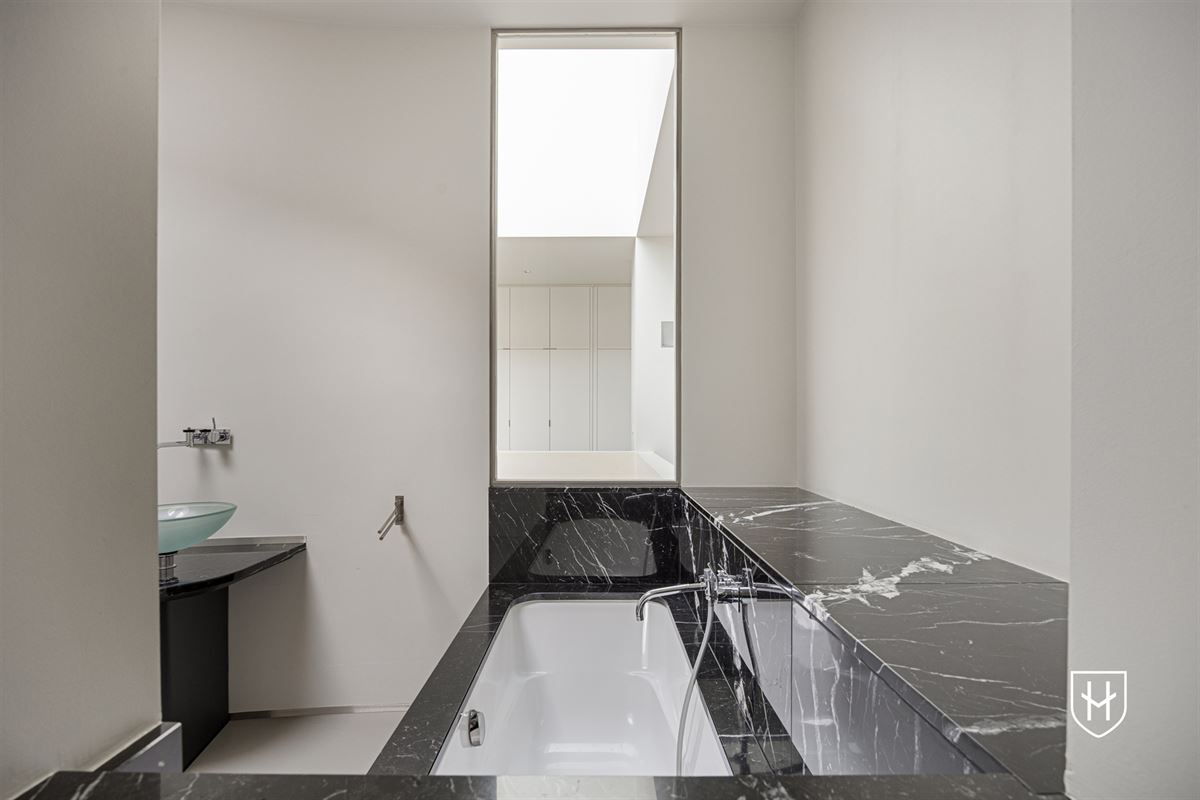 Architecturale villa met zwemvijver op riant perceel