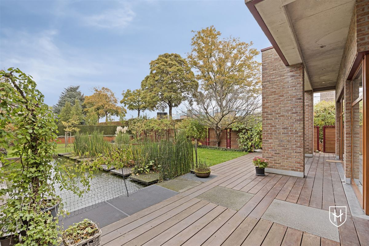 Architecturale villa met zwemvijver op riant perceel