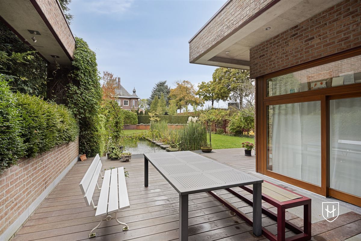 Architecturale villa met zwemvijver op riant perceel