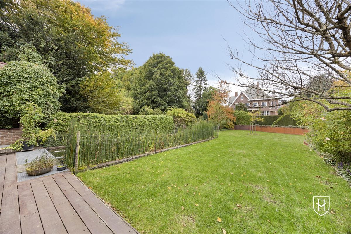 Architecturale villa met zwemvijver op riant perceel