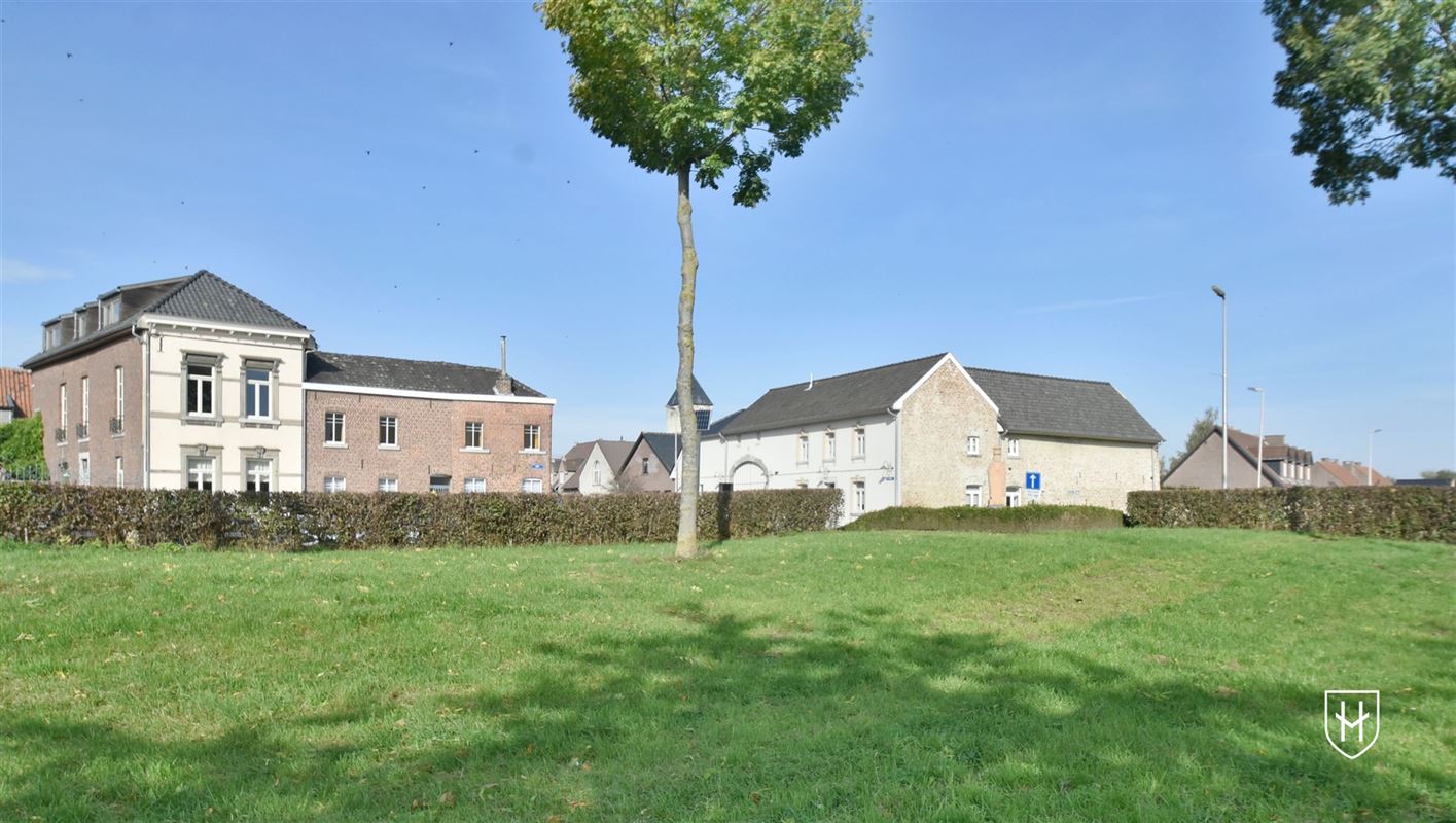 Luxueuze hoeve met schitterende binnenplaats en zwemvijver