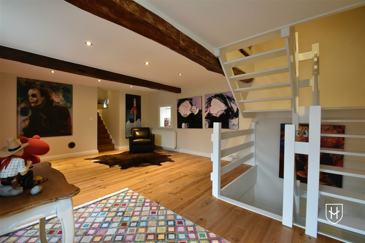 Luxueuze hoeve met schitterende binnenplaats en zwemvijver