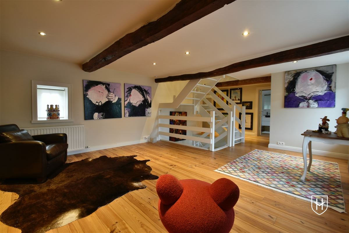 Luxueuze hoeve met schitterende binnenplaats en zwemvijver