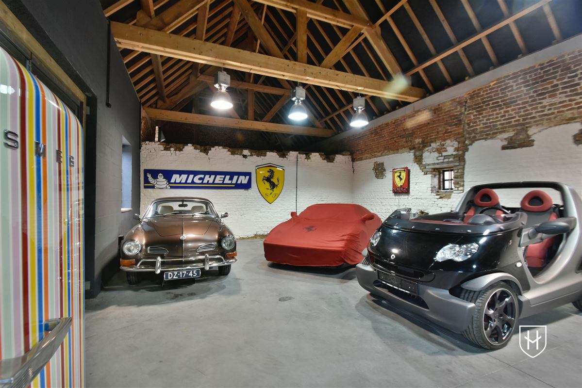 Luxueuze hoeve met schitterende binnenplaats en zwemvijver