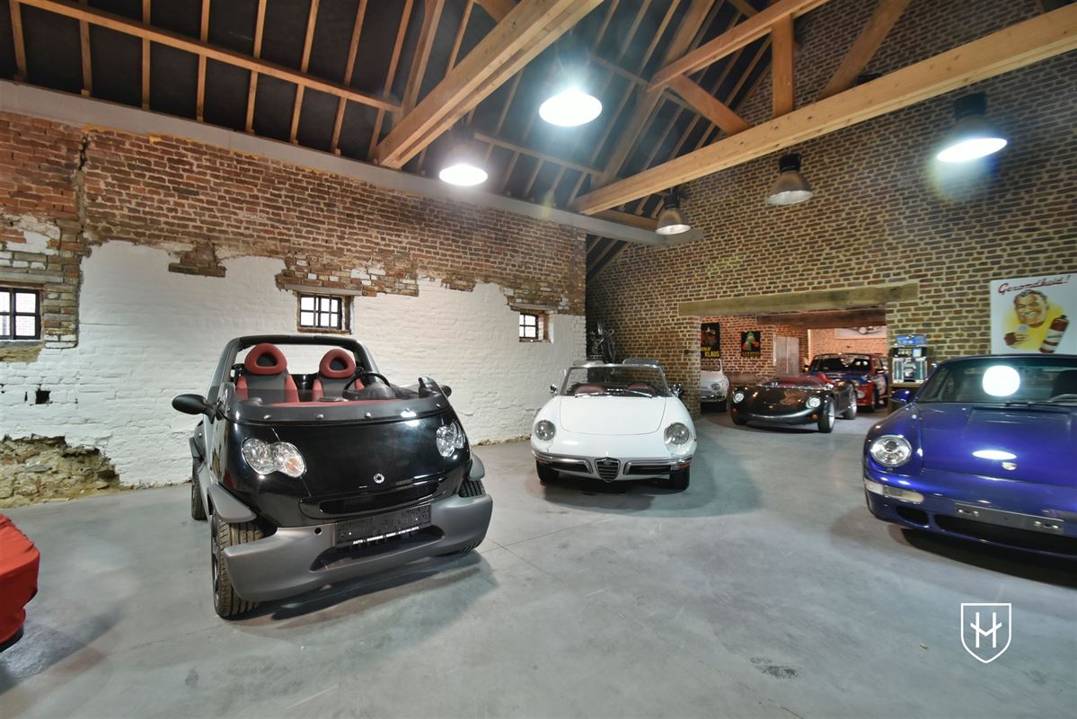 Luxueuze hoeve met schitterende binnenplaats en zwemvijver