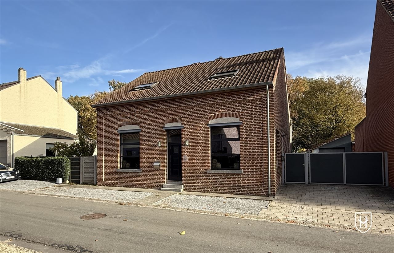 Charming house with garage, wooded area in Genk