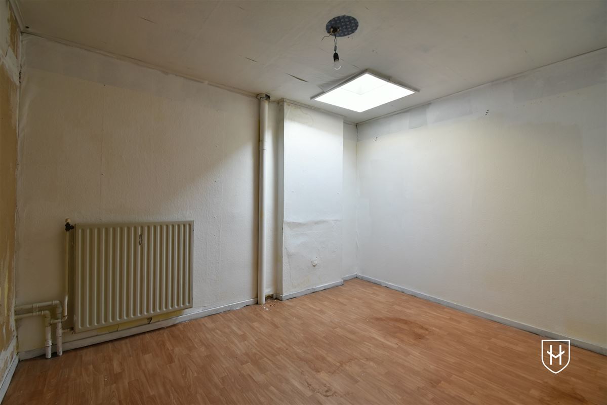 Ruime handelsruimte met bovenwoning in Tongeren