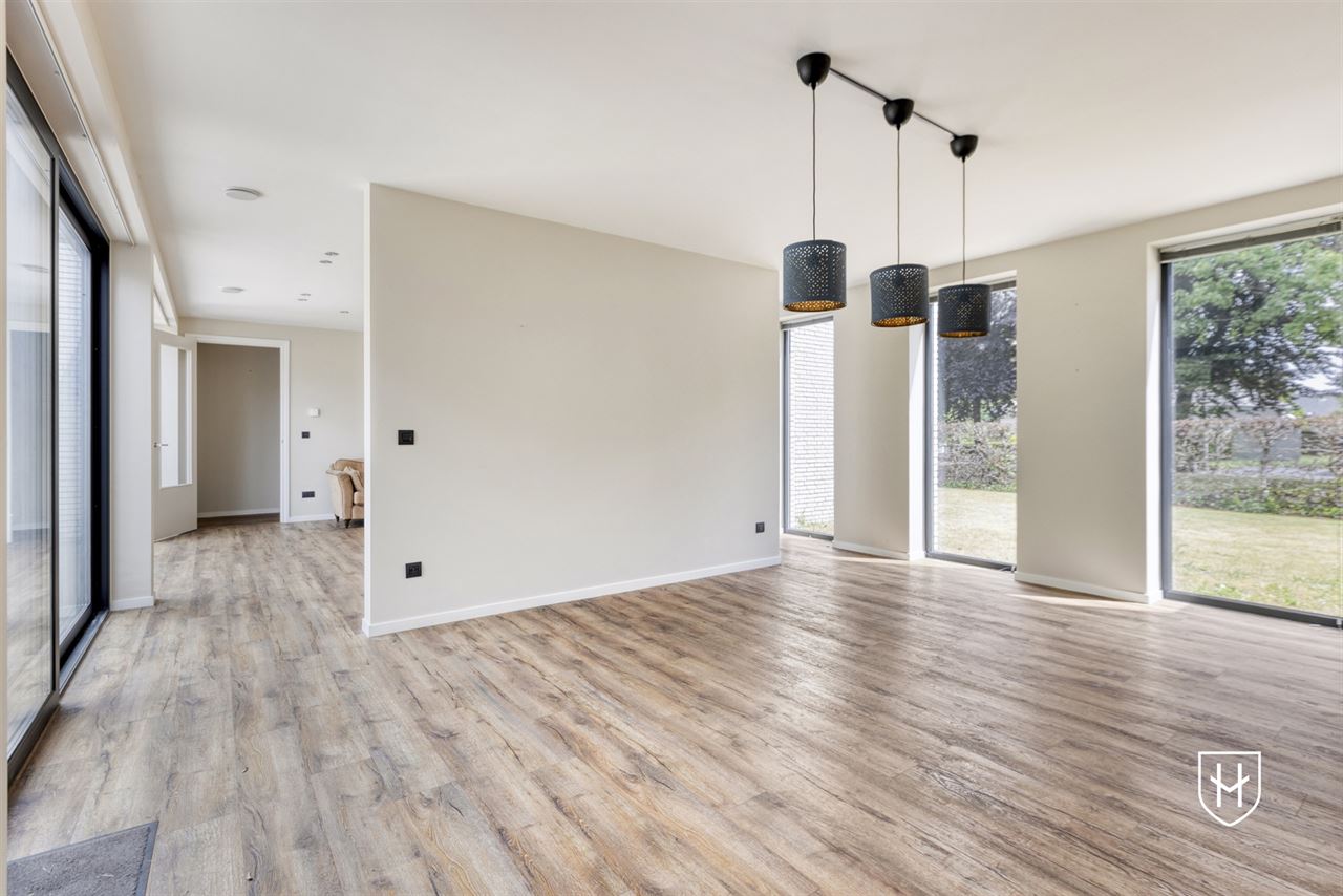 Ruime, energiezuinige bungalow in residentiële villawijk