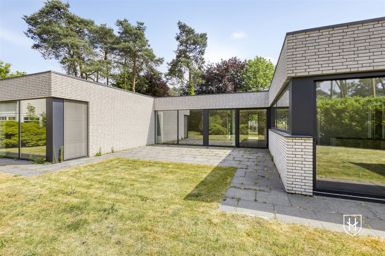 Ruime, energiezuinige bungalow in residentiële villawijk