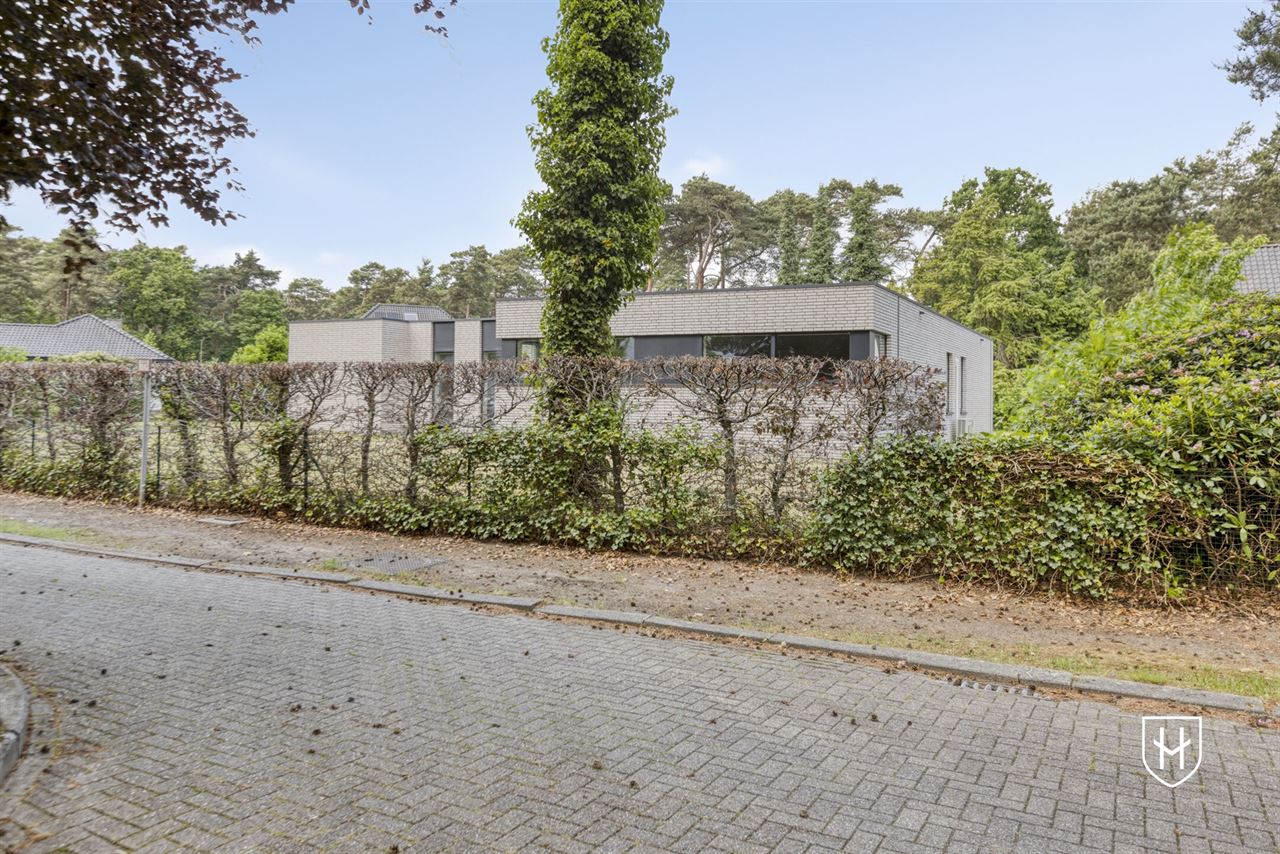 Ruime, energiezuinige bungalow in residentiële villawijk