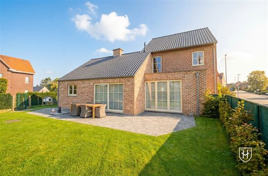 Instapklare landelijke woning met inpandige garage en tuin op een gunstige locatie te Bilzen