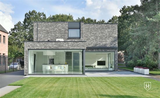 Energy efficient high-end villa under modern architecture on a spacious plot near the center of Lommel