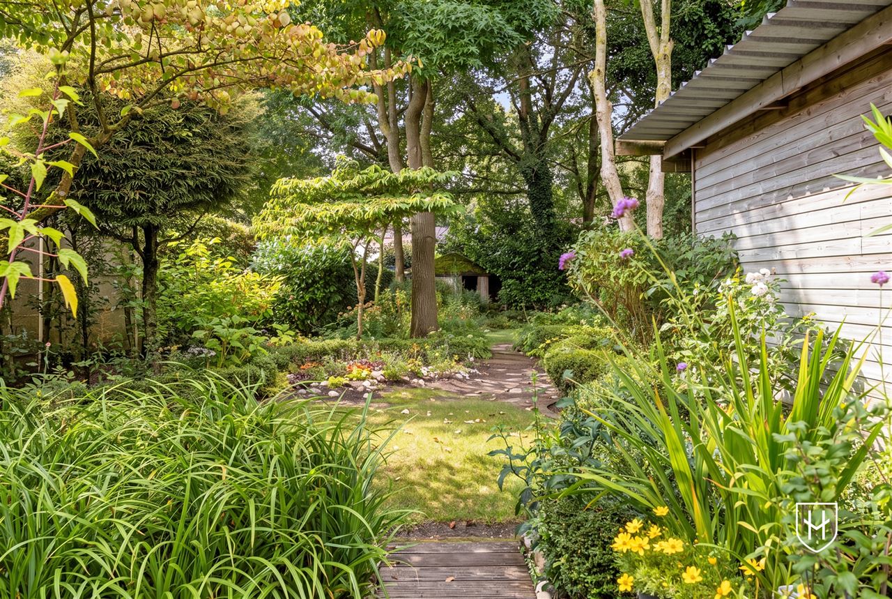 Attractive house with 2 bedrooms and beautifully landscaped garden with ornamental pond and terrace, centrally located in Peer
