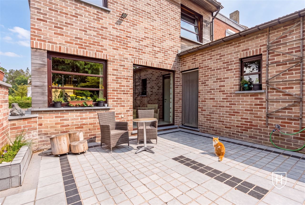 Attractive house with 2 bedrooms and beautifully landscaped garden with ornamental pond and terrace, centrally located in Peer