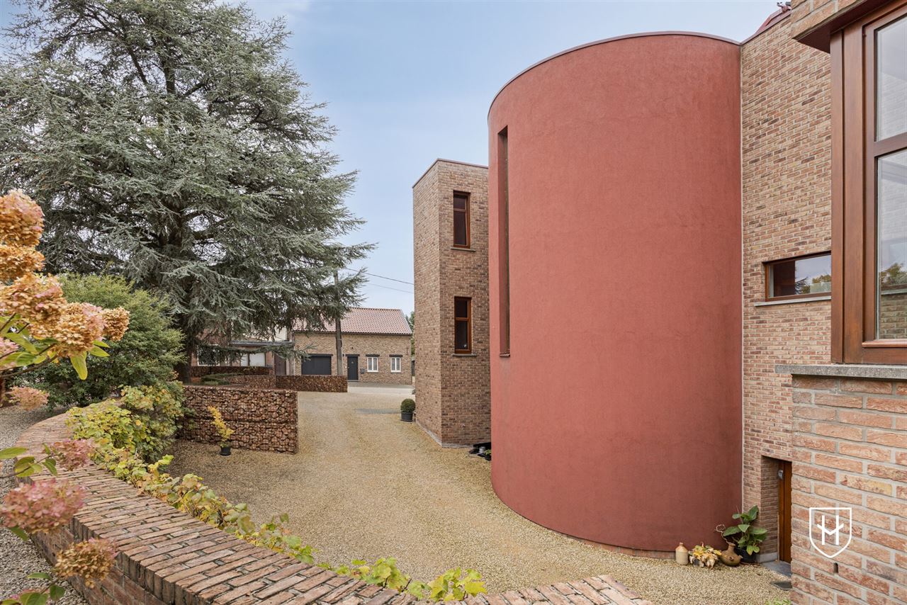 Architecturale villa met zwemvijver op riant perceel