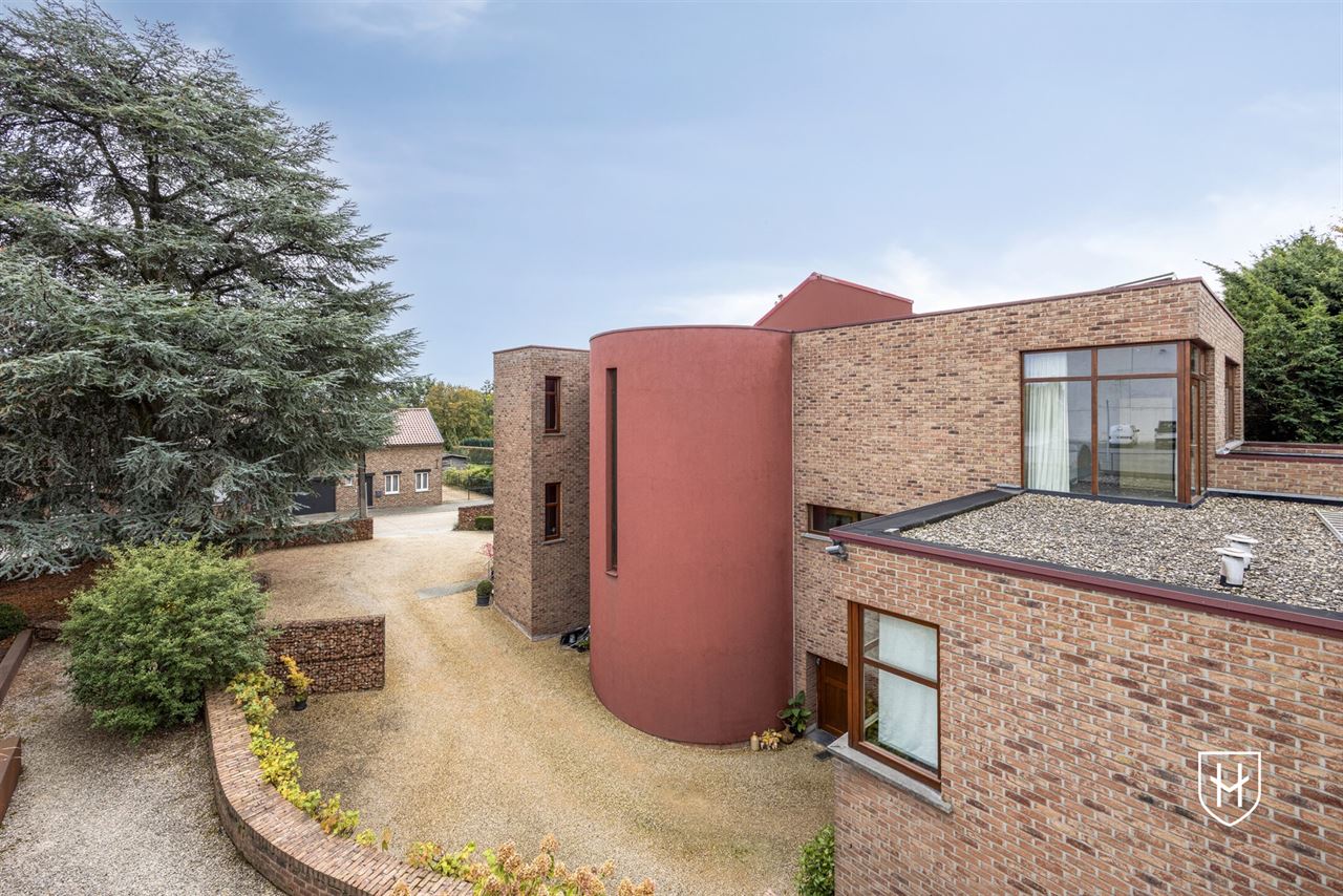 Architecturale villa met zwemvijver op riant perceel