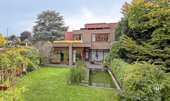 Architecturale villa met zwemvijver op riant perceel