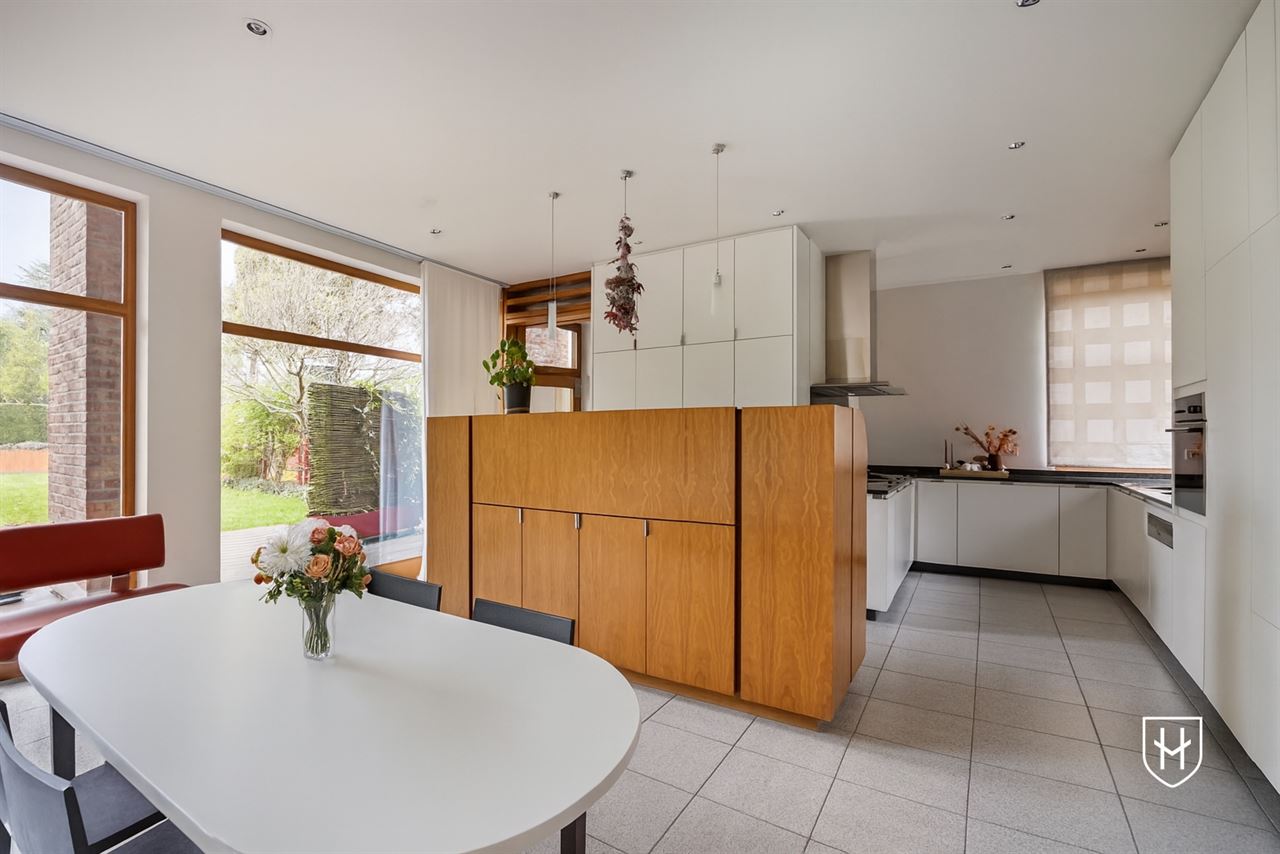 Architecturale villa met zwemvijver op riant perceel