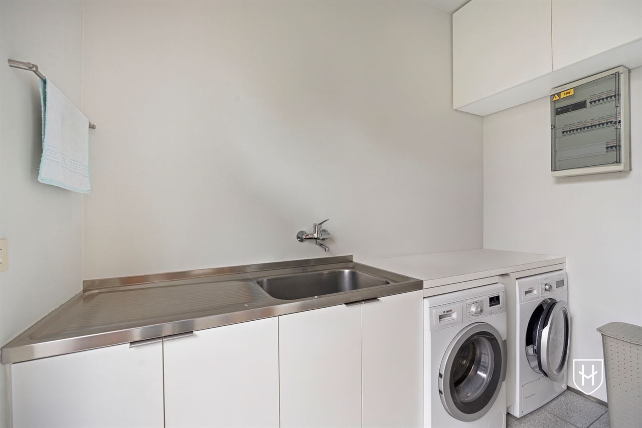 Architecturale villa met zwemvijver op riant perceel