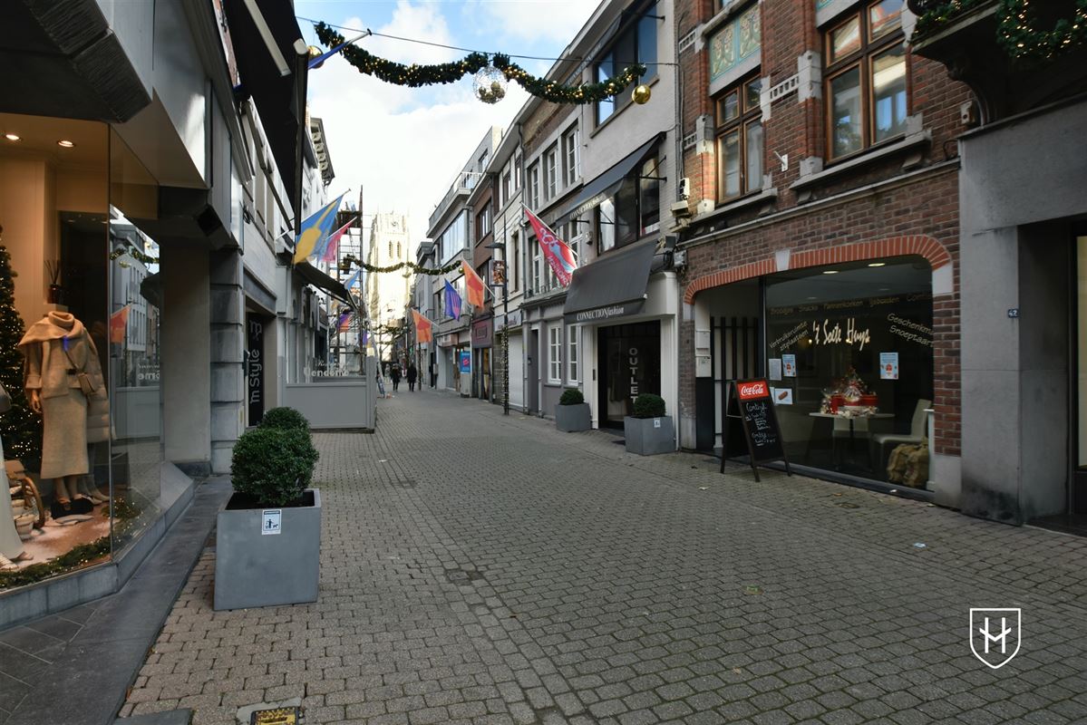 Ruime handelsruimte met bovenwoning in Tongeren