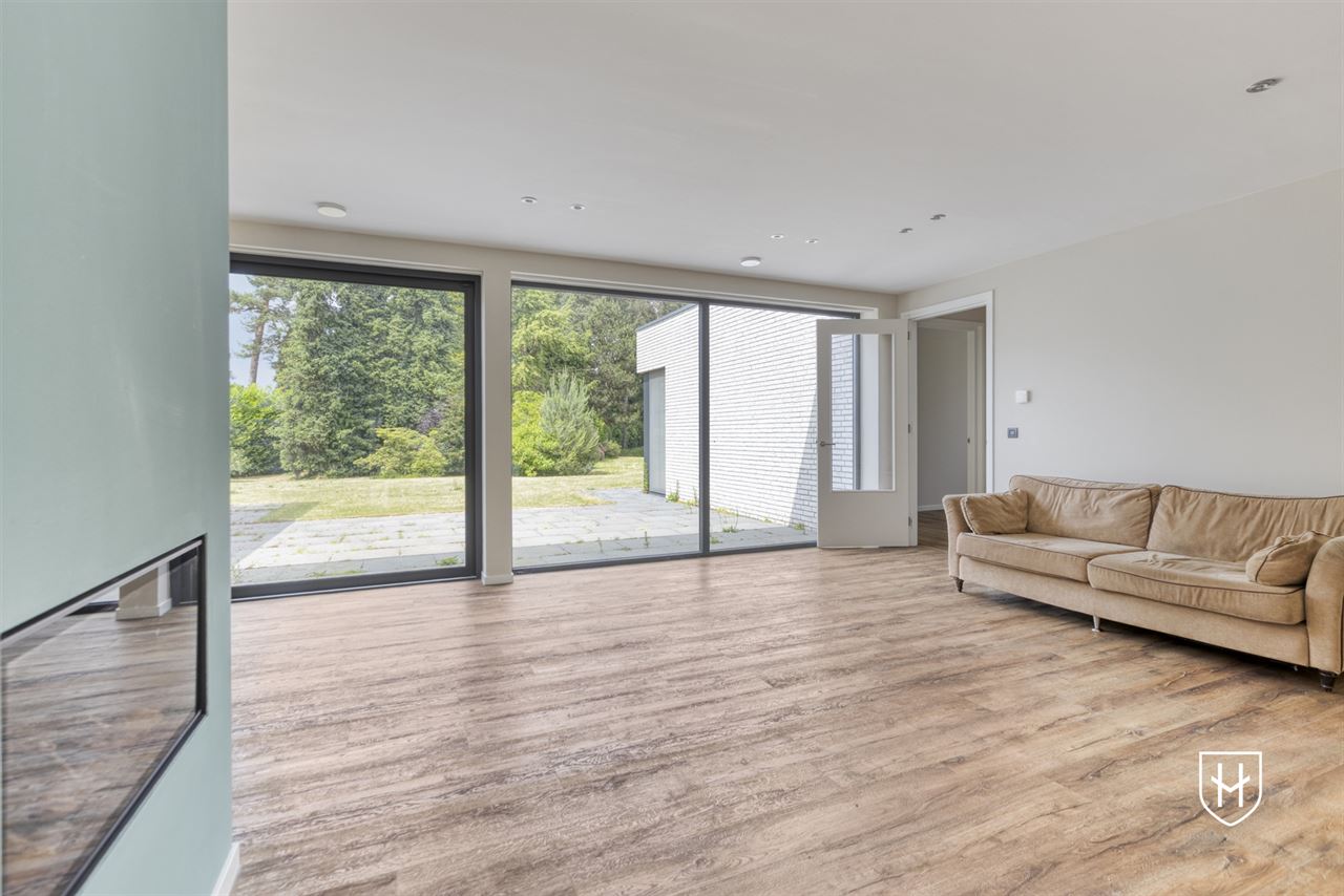 Ruime, energiezuinige bungalow in residentiële villawijk