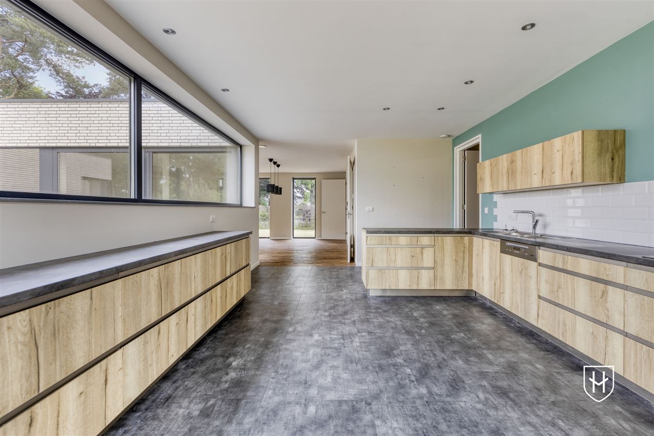 Ruime, energiezuinige bungalow in residentiële villawijk