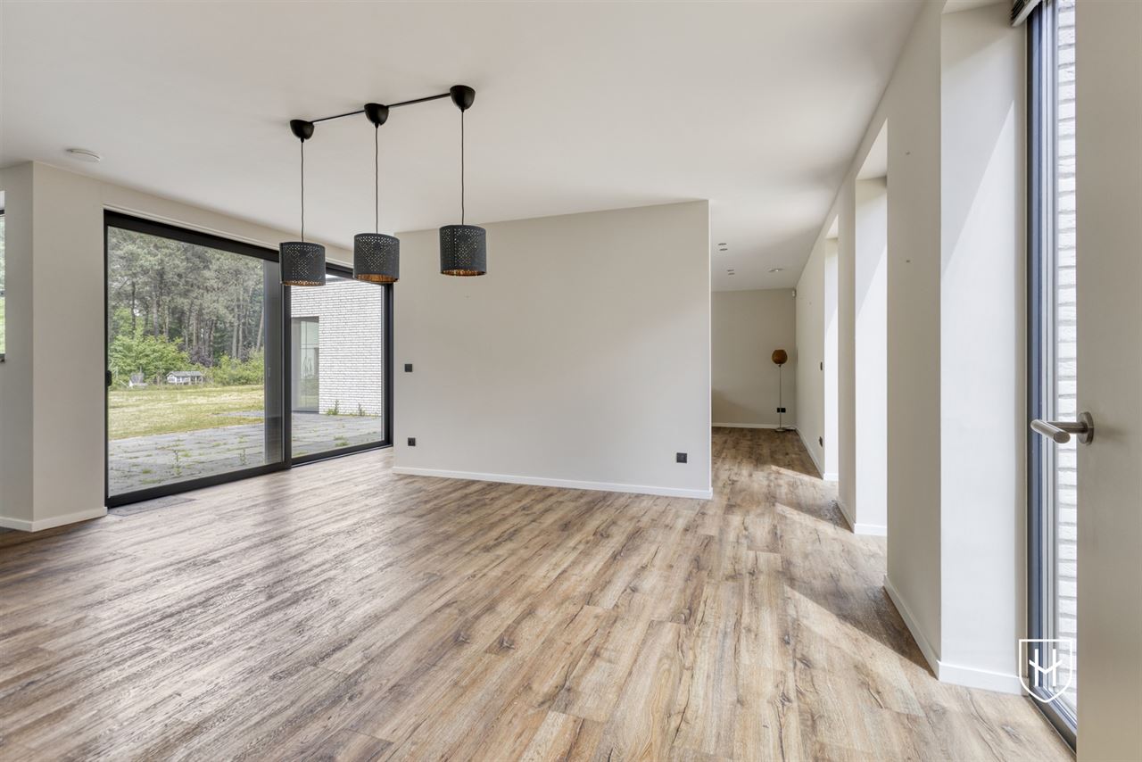 Ruime, energiezuinige bungalow in residentiële villawijk