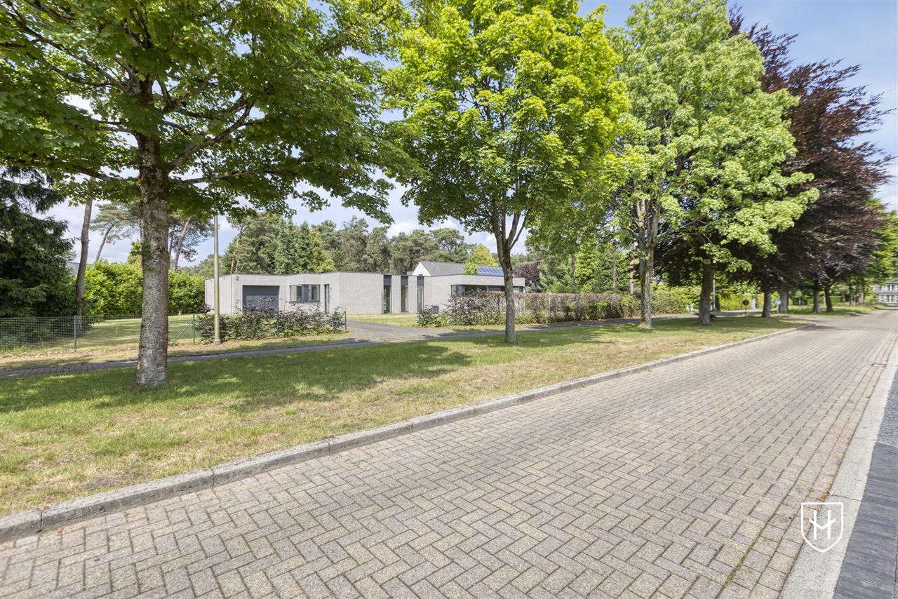 Ruime, energiezuinige bungalow in residentiële villawijk