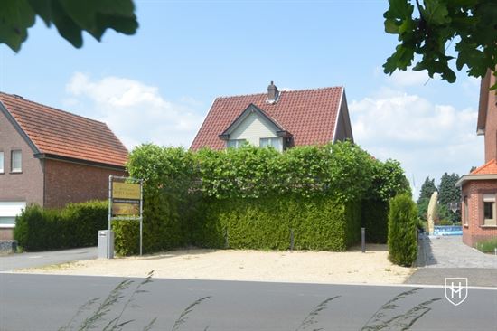 Charmante gerenoveerde woning met luxueus afgewerkt professioneel wellnesscomplex op een landelijke locatie