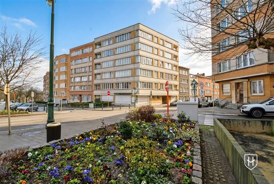 Lichtrijk studio-appartement op een gegeerde locatie te Koekelberg