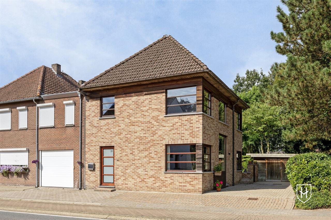 Attractive house with 2 bedrooms and beautifully landscaped garden with ornamental pond and terrace, centrally located in Peer