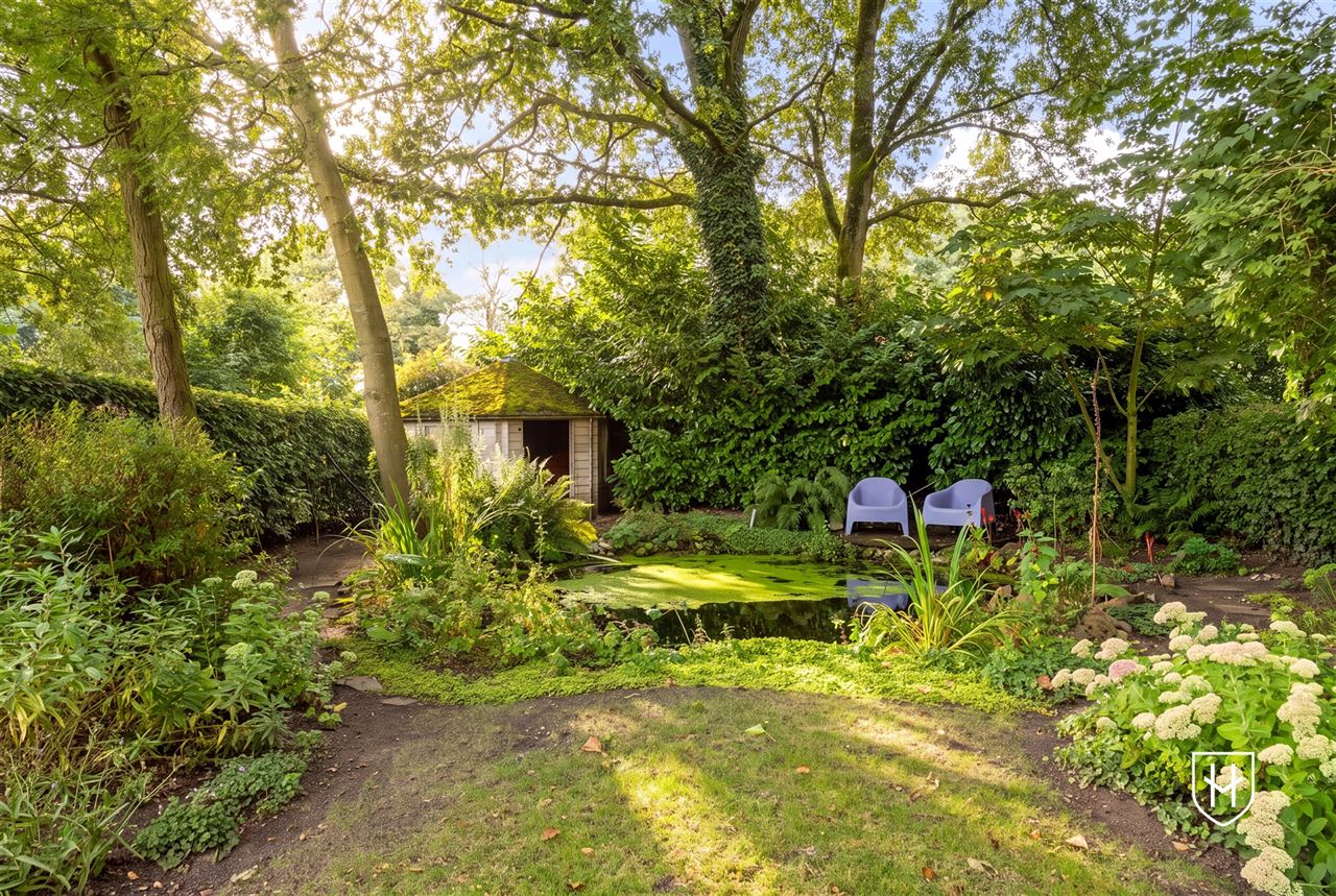 Attractive house with 2 bedrooms and beautifully landscaped garden with ornamental pond and terrace, centrally located in Peer