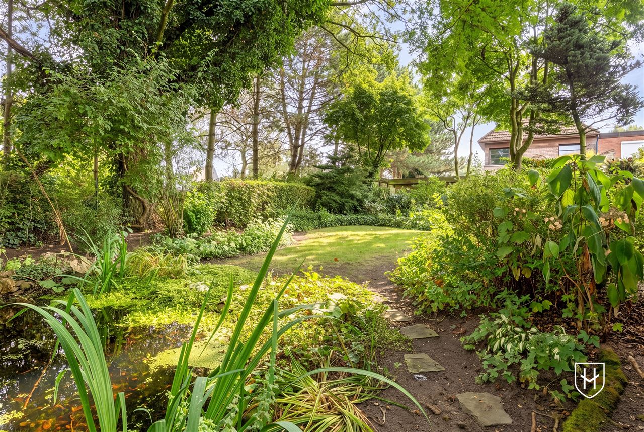 Attractive house with 2 bedrooms and beautifully landscaped garden with ornamental pond and terrace, centrally located in Peer