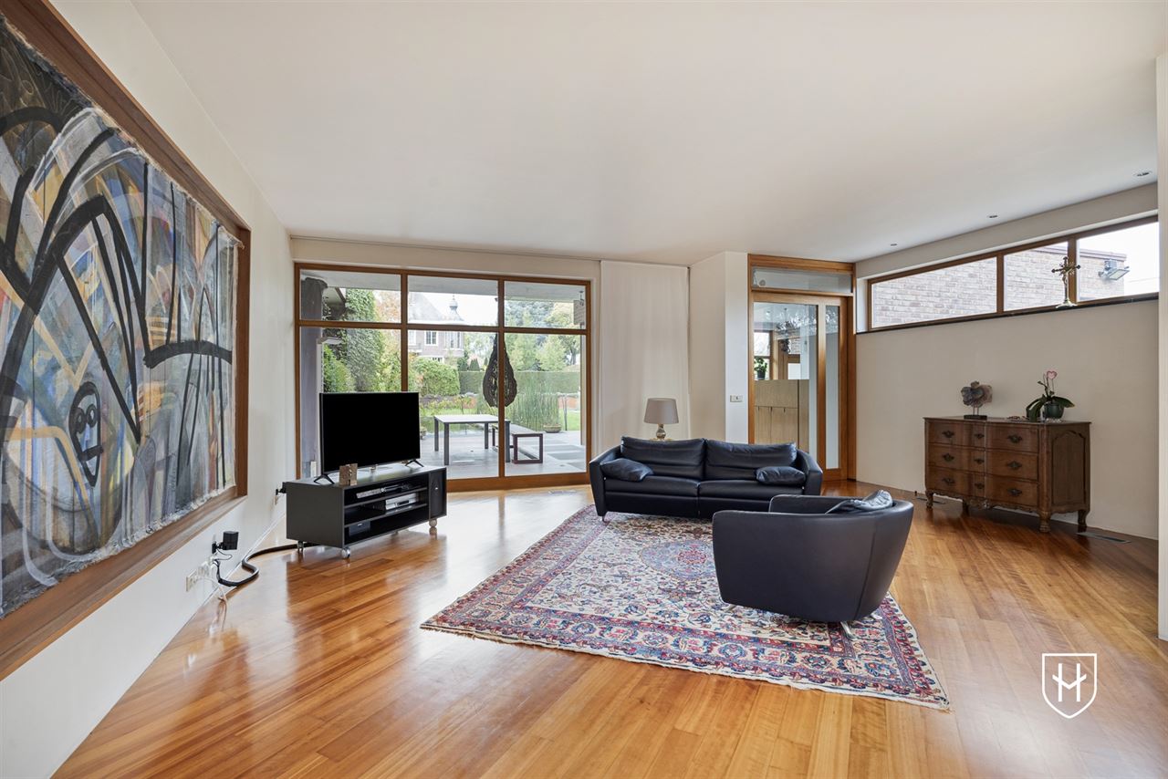 Architecturale villa met zwemvijver op riant perceel