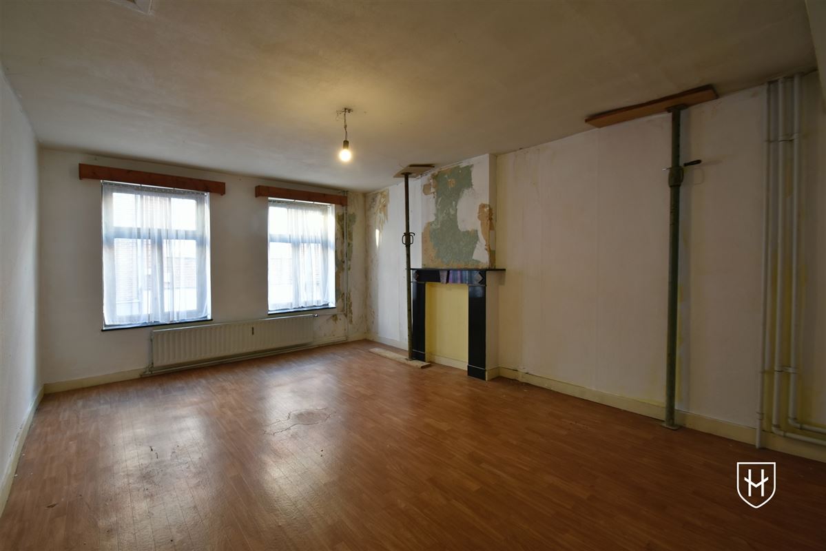 Ruime handelsruimte met bovenwoning in Tongeren