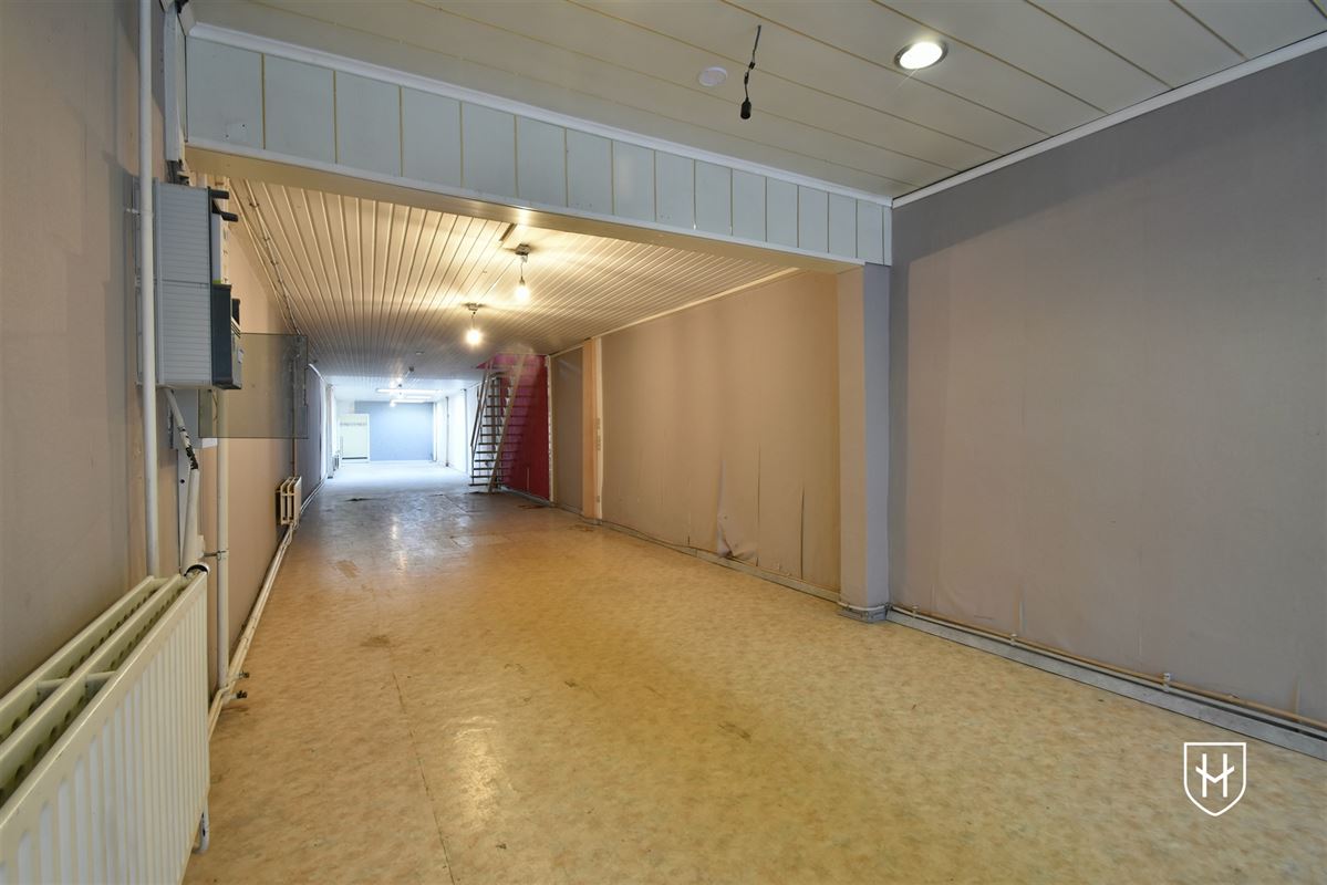 Ruime handelsruimte met bovenwoning in Tongeren