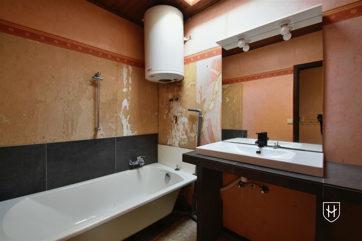 Ruime handelsruimte met bovenwoning in Tongeren