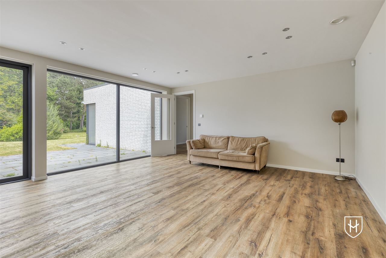 Ruime, energiezuinige bungalow in residentiële villawijk